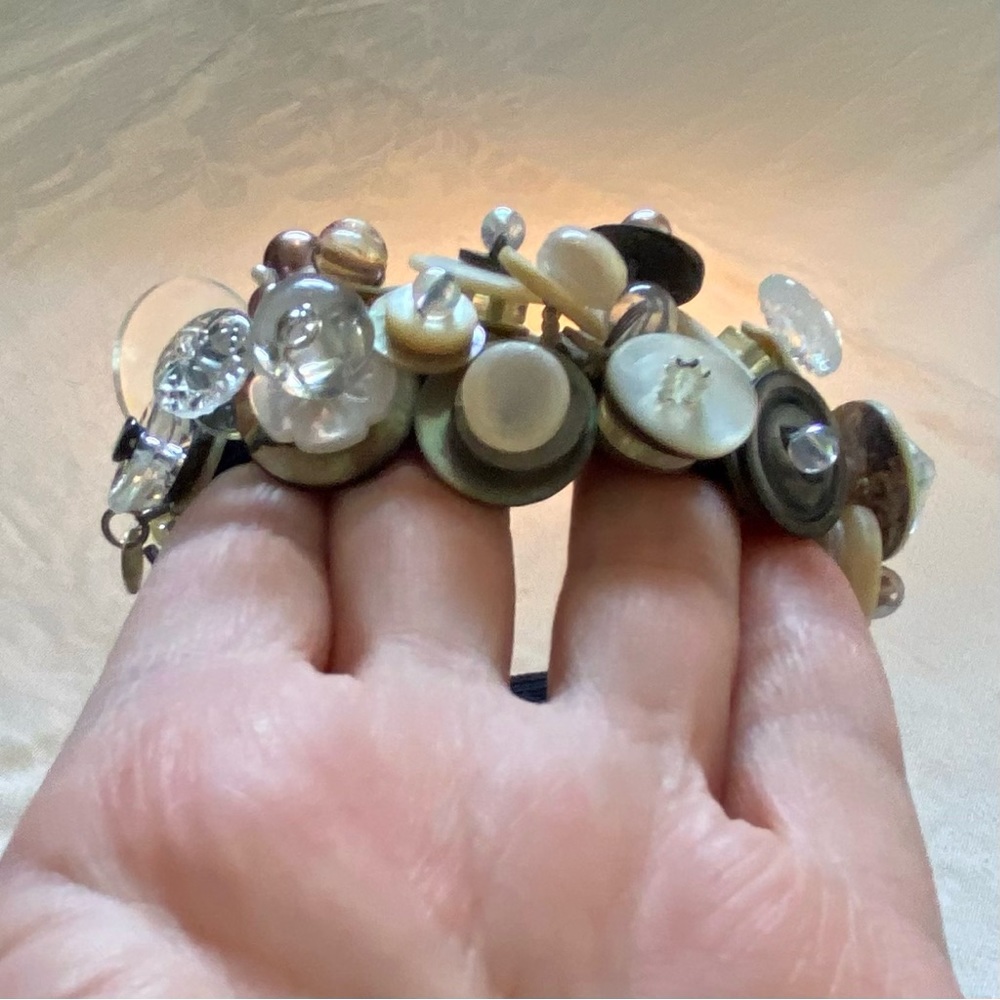 Button Bracelet - Picture 7 of 8